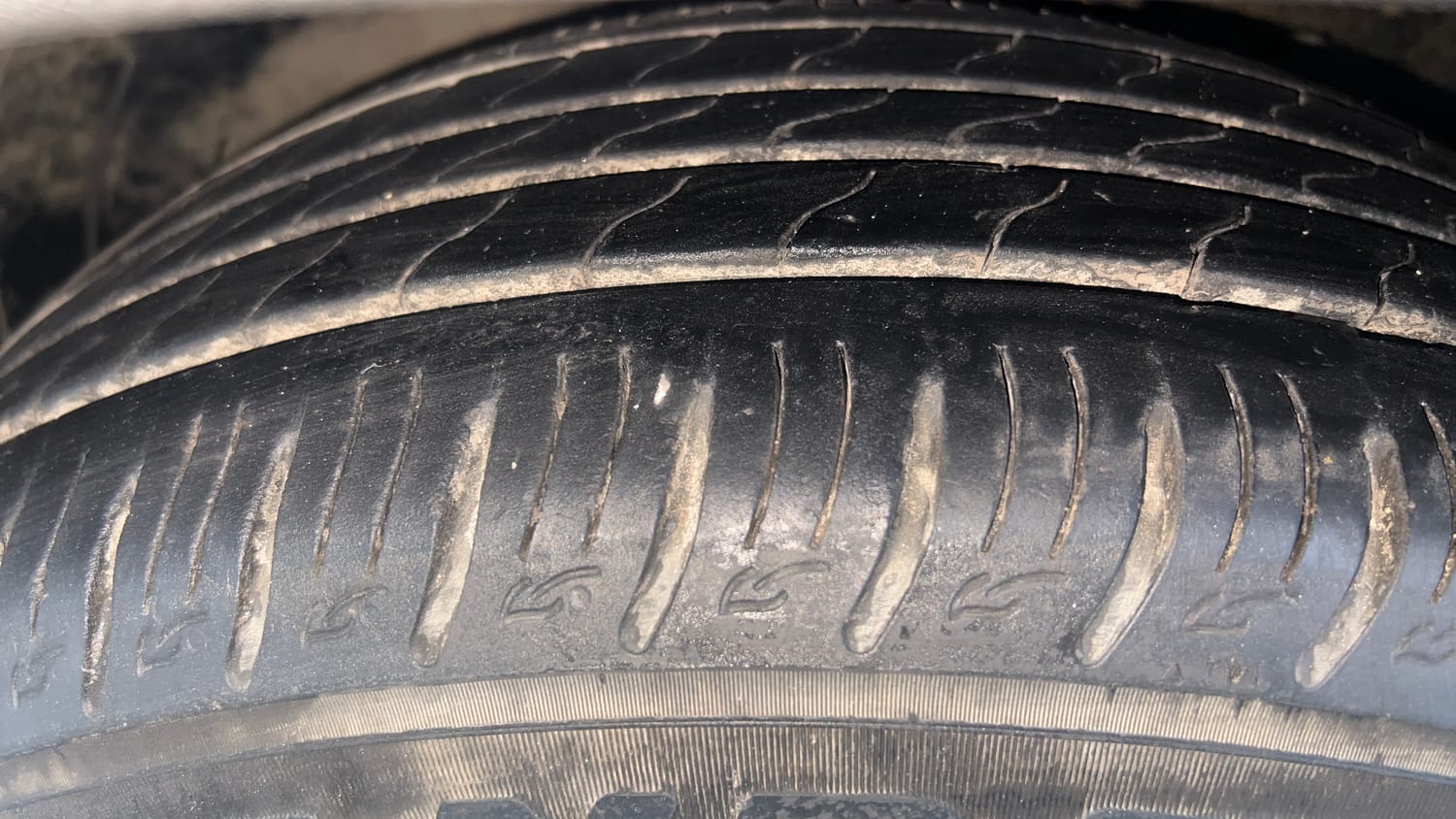 Used 2020 Hyundai Venue SX Plus 1.0 Turbo DCT Petrol Automatic tyres LEFT FRONT TYRE TREAD VIEW