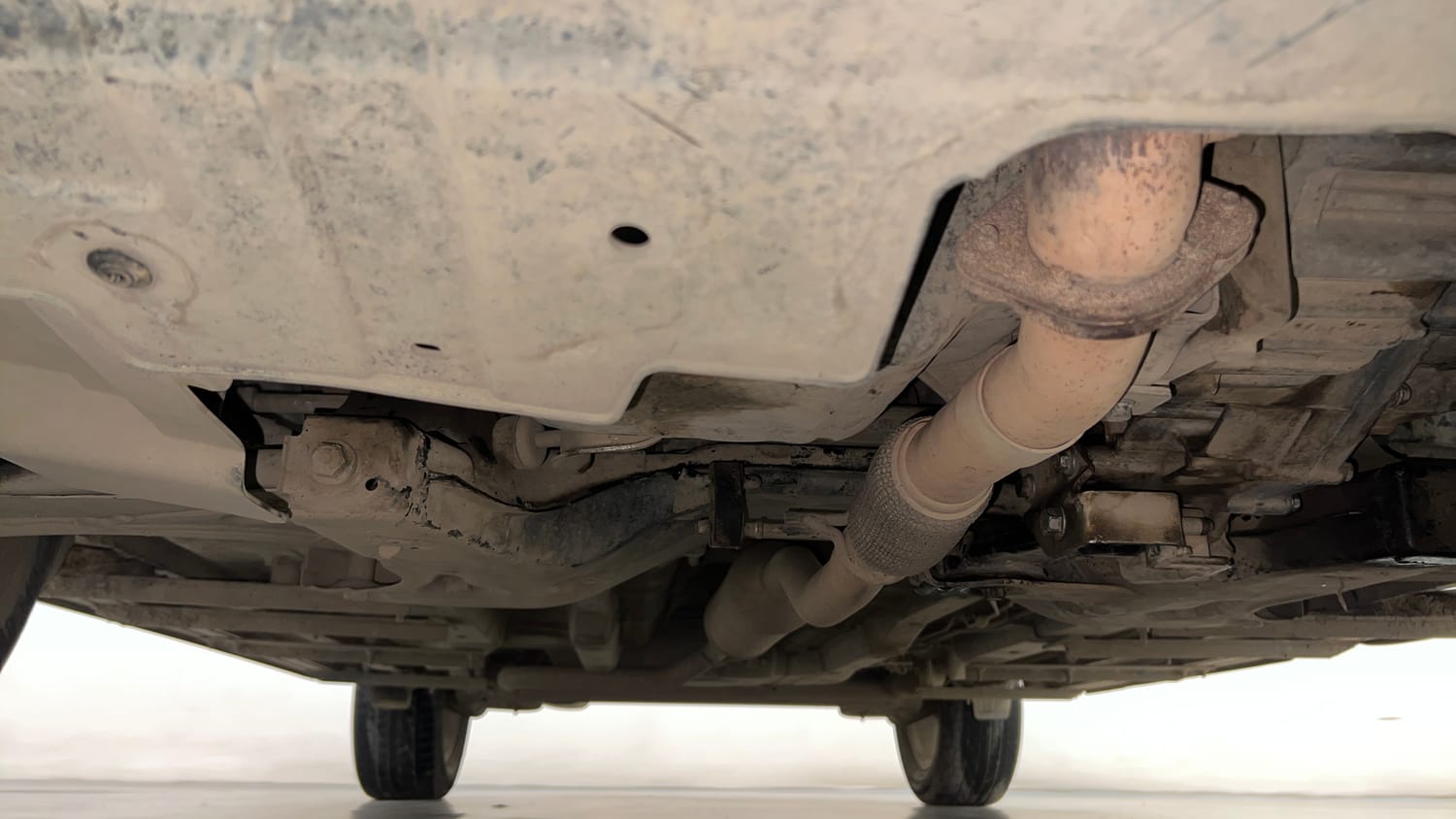 Used 2020 Tata Nexon XZ Plus (O) Dual Tone Petrol Manual extra FRONT LEFT UNDERBODY VIEW