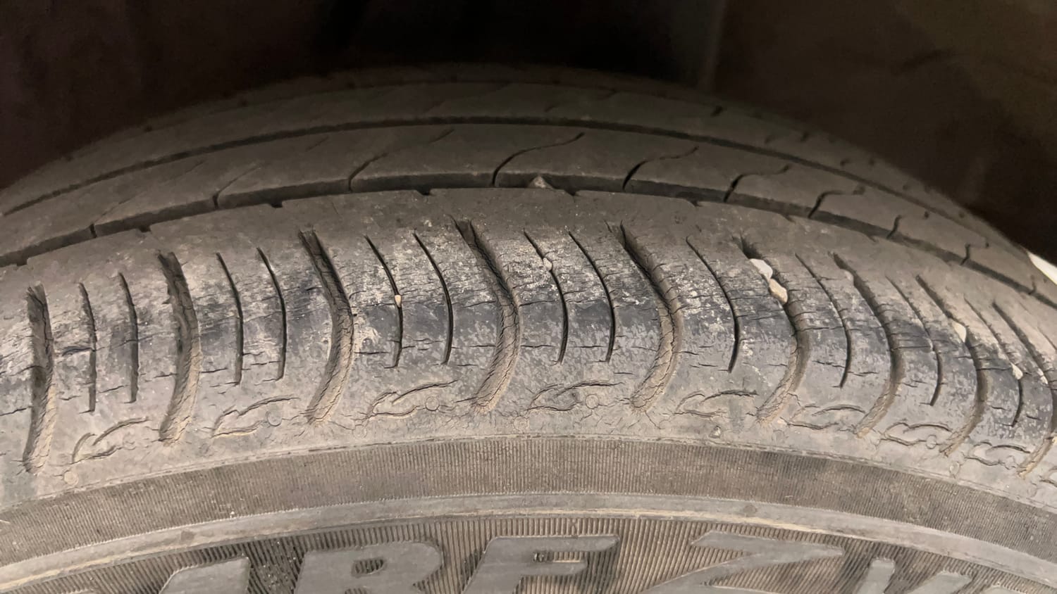 Used 2020 Honda Amaze 1.2 V CVT Petrol Petrol Automatic tyres LEFT REAR TYRE TREAD VIEW