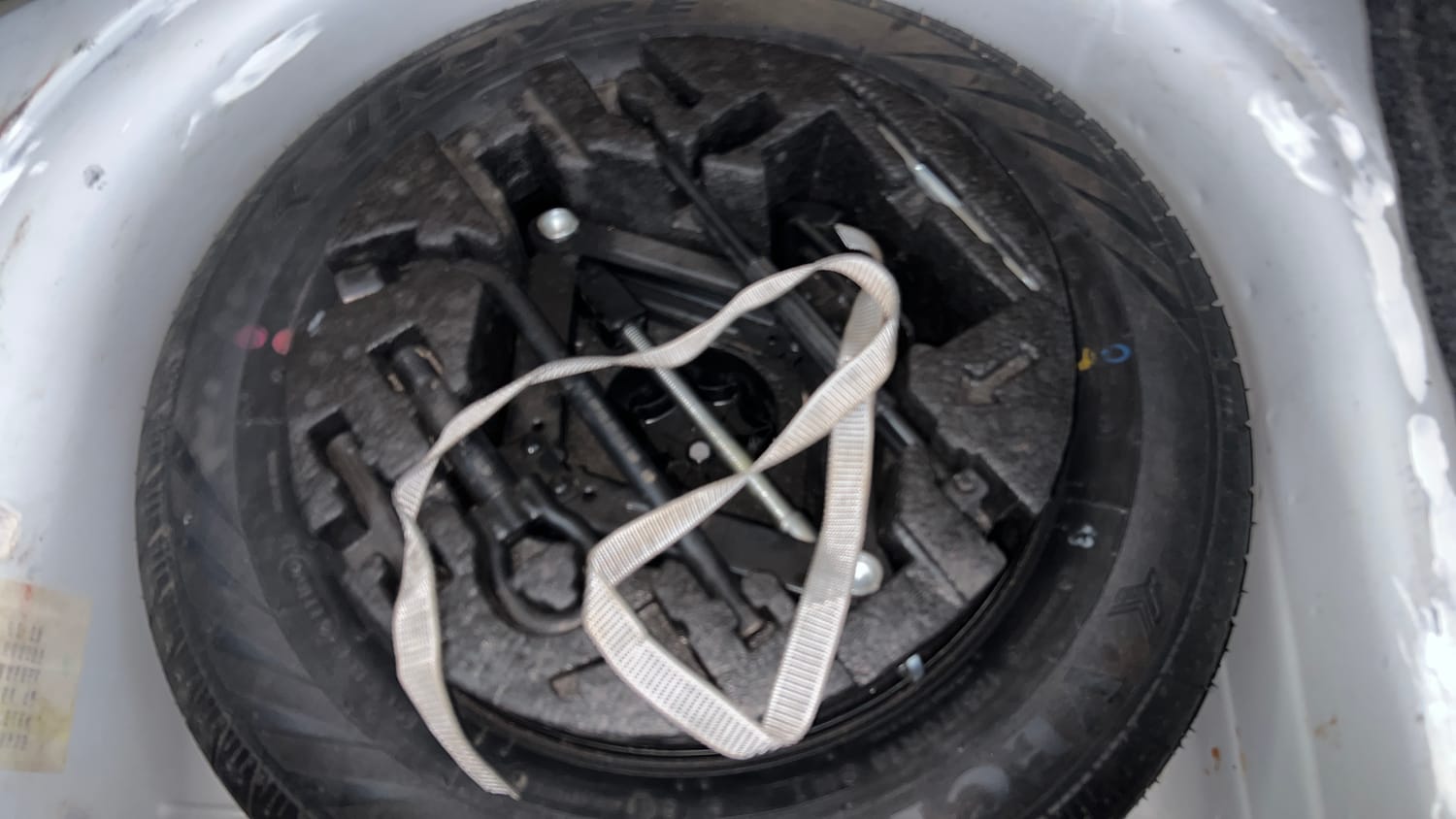 Used 2016 Volkswagen Polo Highline1.2L (P) Petrol Manual tyres SPARE TYRE VIEW