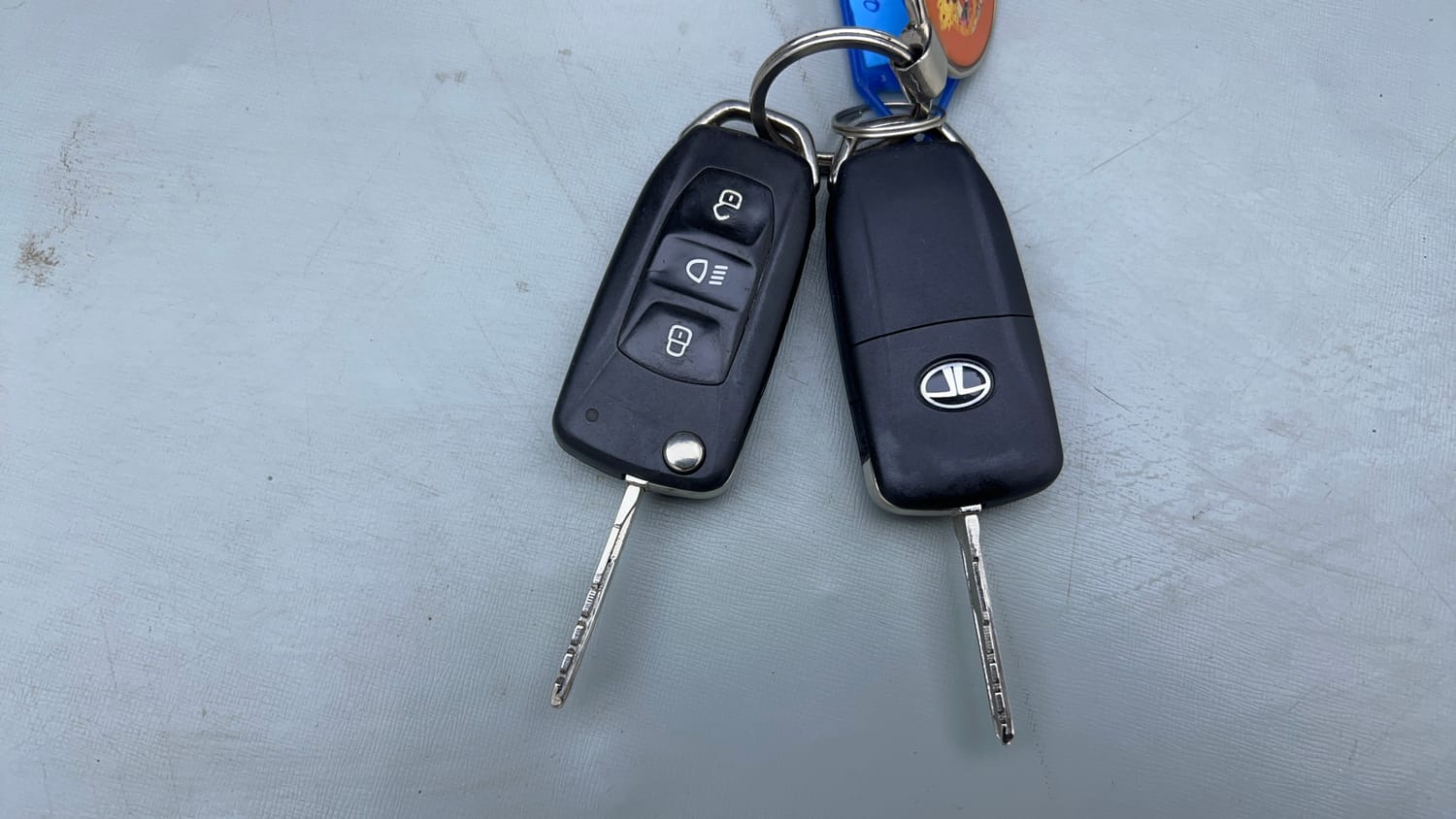 Used 2017 Tata Hexa XTA 4x2 7 STR Diesel Automatic extra CAR KEY VIEW