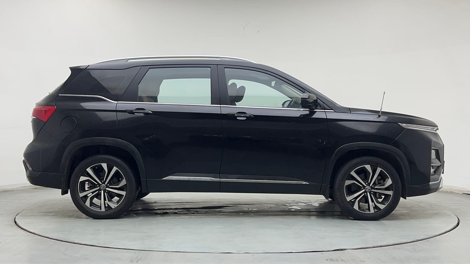 Used 2023 MG Motors Hector Plus Savvy Pro 1.5 Turbo Petrol CVT 6 STR Petrol Automatic exterior RIGHT SIDE VIEW
