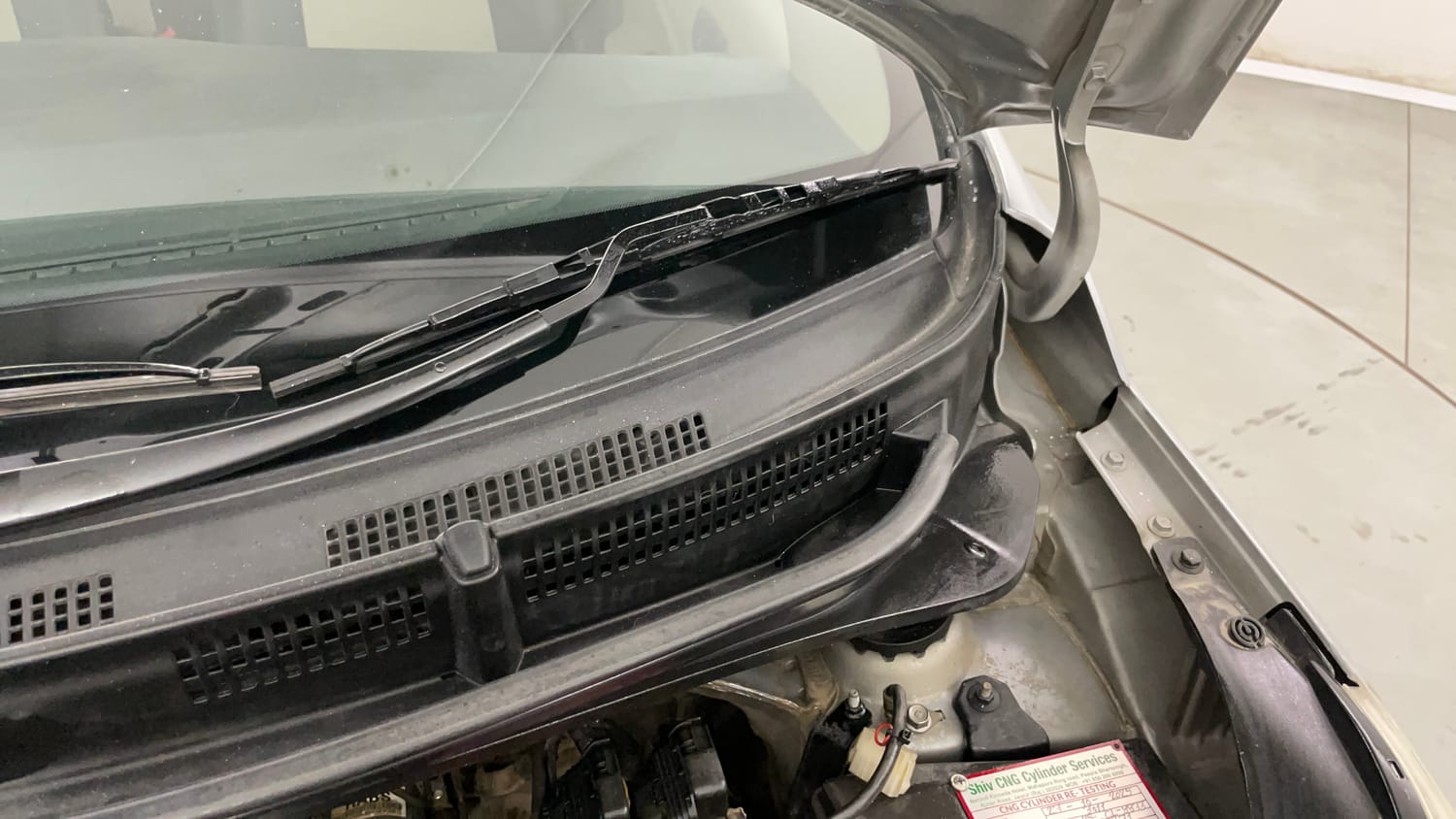Used 2020 Hyundai New Santro 1.1 Sportz Petrol + CNG (outside fitted) Petrol+cng Manual engine ENGINE LEFT SIDE HINGE & APRON VIEW