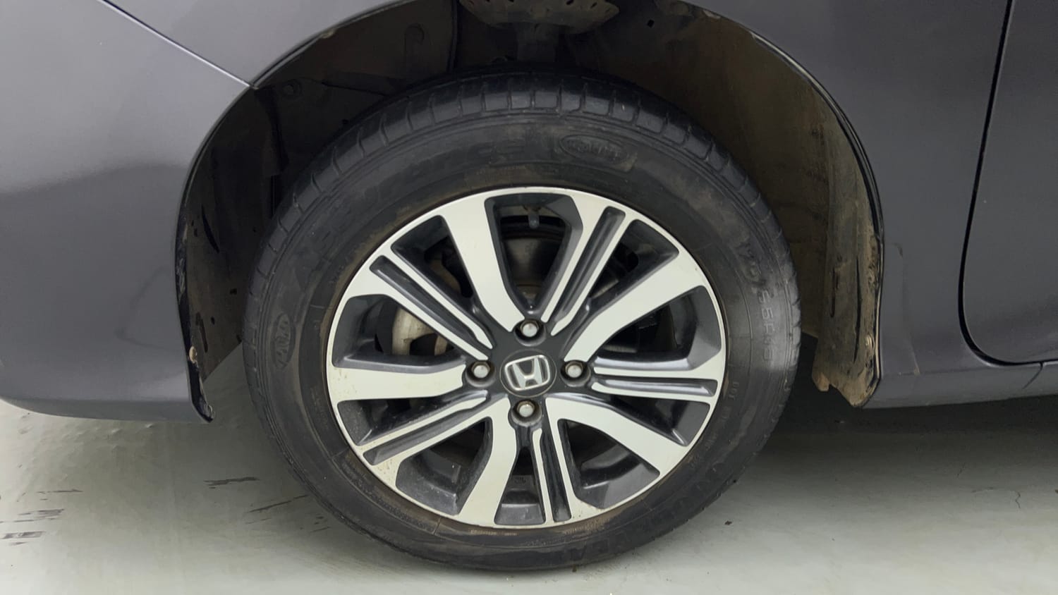 Used 2022 Honda City 4th Generation V Petrol Petrol Manual tyres LEFT FRONT TYRE RIM VIEW