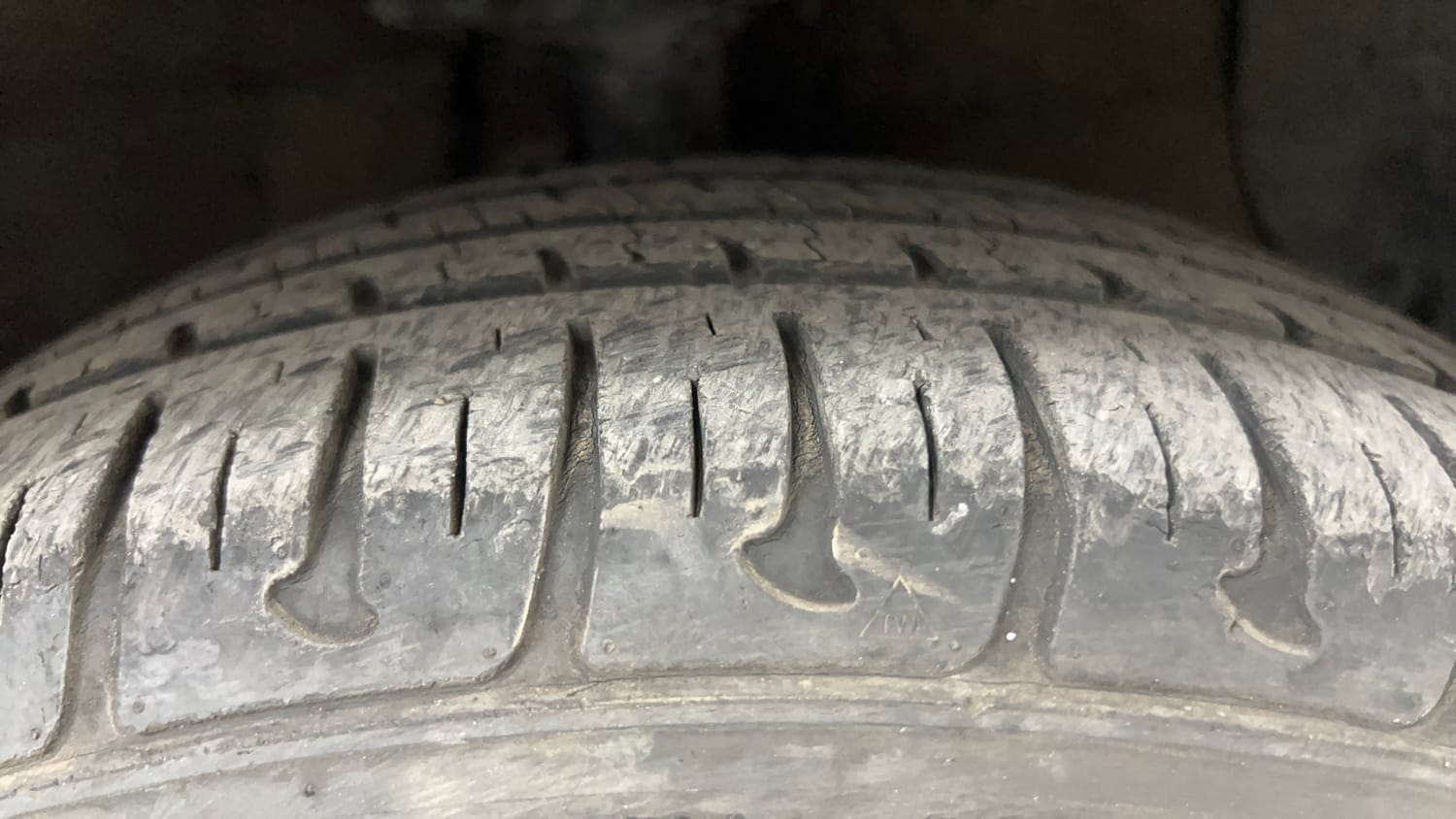 Used 2014 Hyundai Grand i10 Asta AT 1.2 Kappa VTVT Petrol Automatic tyres RIGHT FRONT TYRE TREAD VIEW