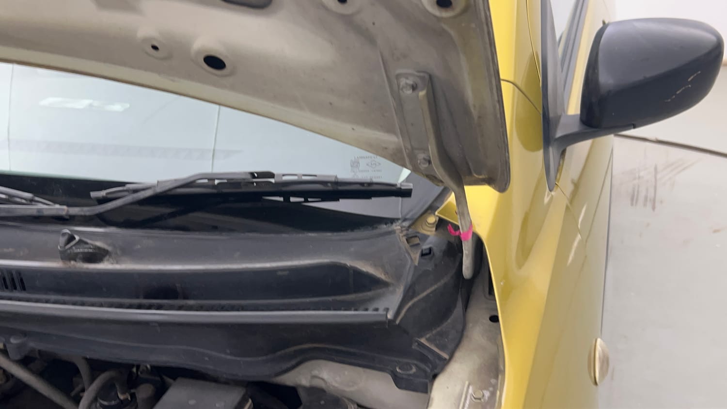 Used 2014 Maruti Suzuki Celerio VXi Petrol Manual engine ENGINE LEFT SIDE HINGE & APRON VIEW