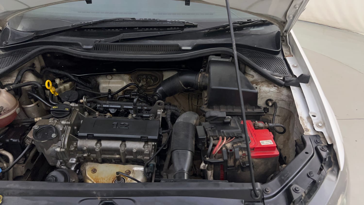 Used 2016 Volkswagen Polo Highline1.2L (P) Petrol Manual engine ENGINE LEFT SIDE HINGE & APRON VIEW