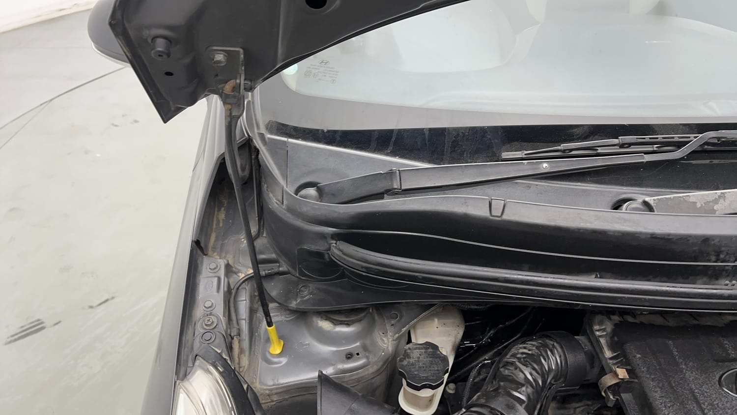 Used 2016 Hyundai Grand i10 Sportz 1.2 Kappa VTVT Petrol Manual engine ENGINE RIGHT SIDE HINGE & APRON VIEW