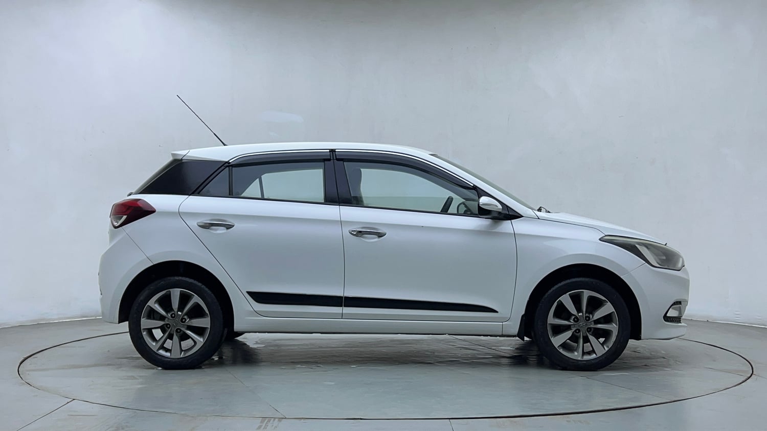 Used 2015 Hyundai Elite i20 Asta 1.2 Petrol Manual exterior RIGHT SIDE VIEW