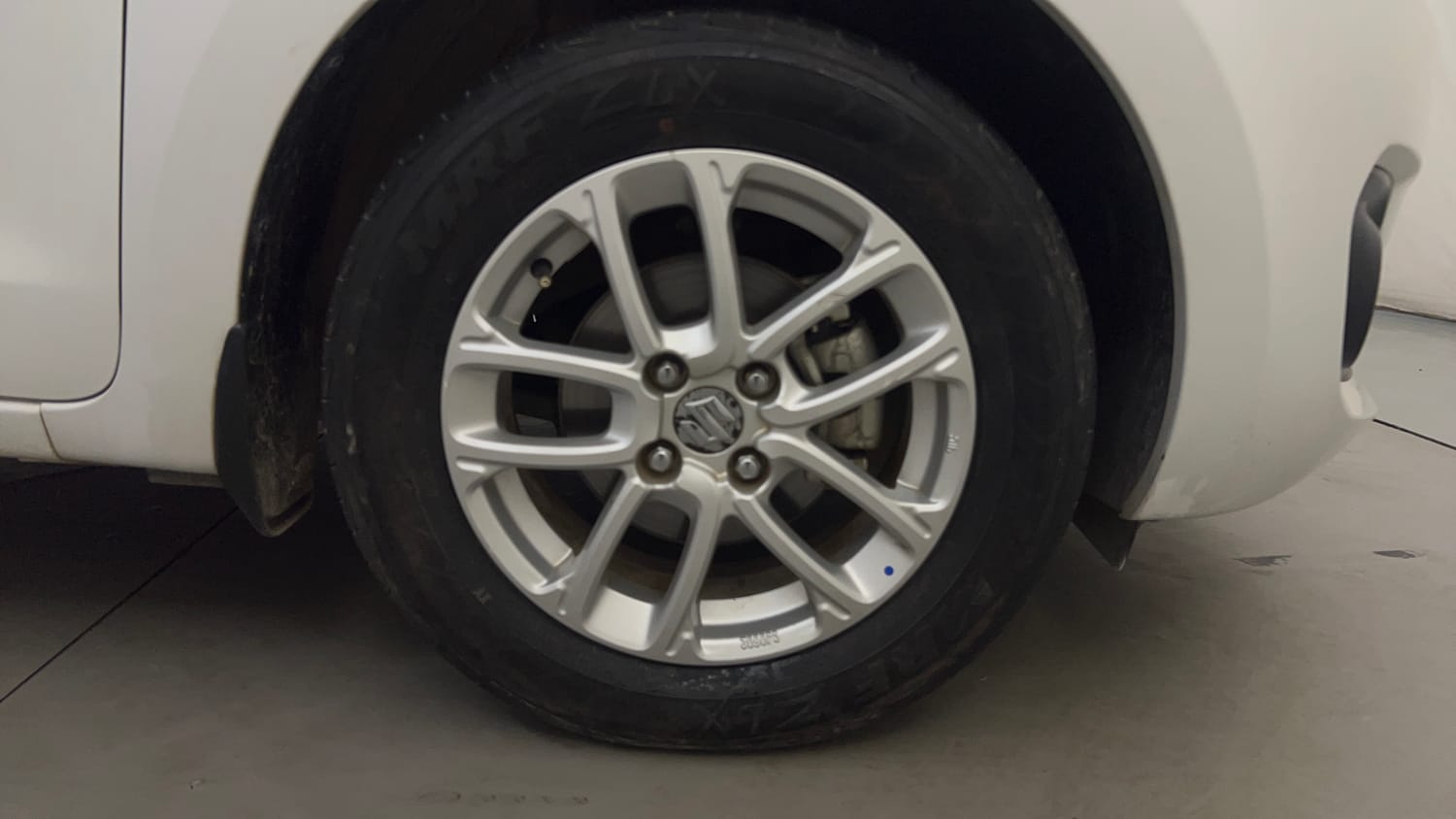 Used 2022 Maruti Suzuki Swift ZXi AMT Petrol Automatic tyres RIGHT FRONT TYRE RIM VIEW