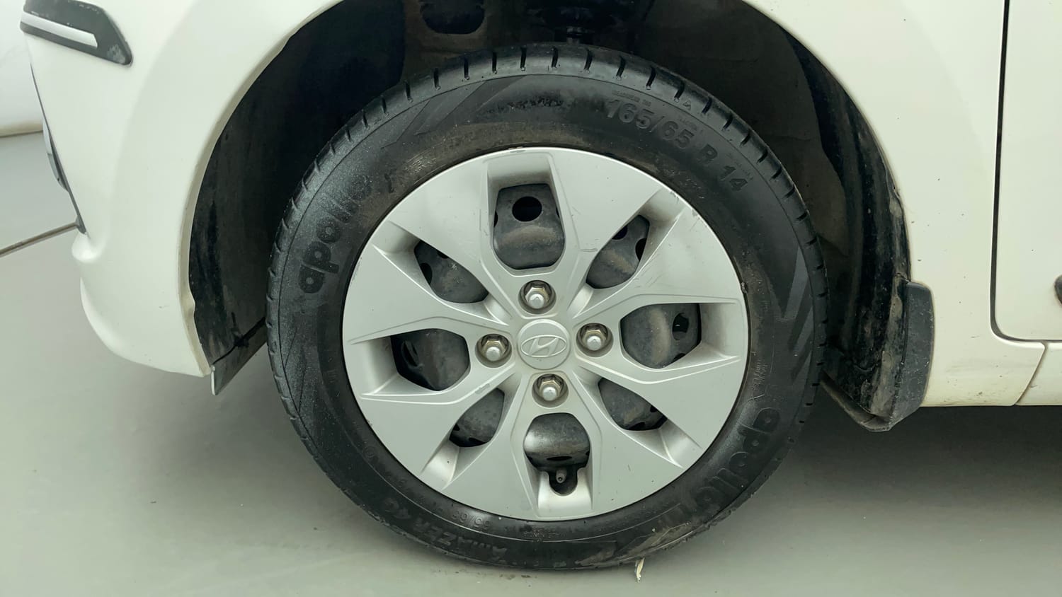 Used 2016 Hyundai Xcent S 1.2 Petrol Manual tyres LEFT FRONT TYRE RIM VIEW