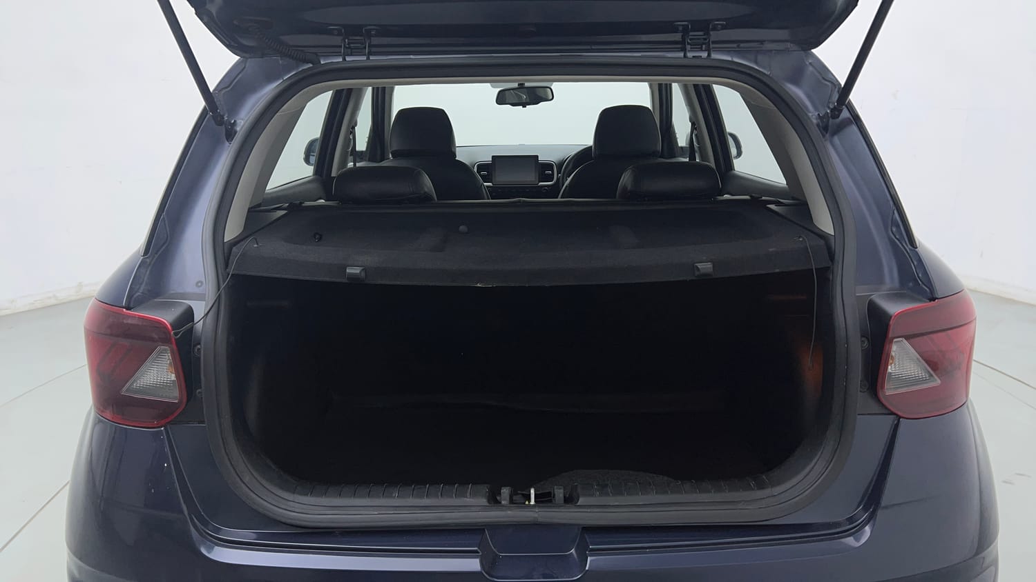 Used 2020 Hyundai Venue SX Plus 1.0 Turbo DCT Petrol Automatic interior DICKY INSIDE VIEW