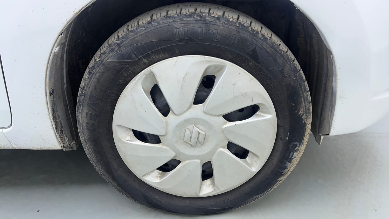 Used 2016 Maruti Suzuki Celerio VXi AMT Petrol Automatic tyres RIGHT FRONT TYRE RIM VIEW