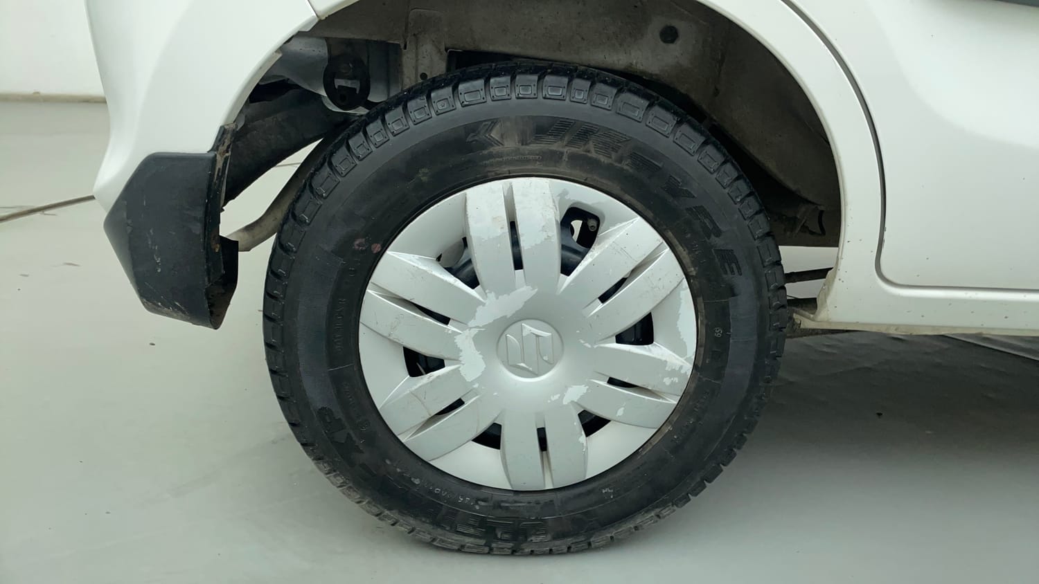 Used 2018 Maruti Suzuki Alto 800 LXi Petrol Manual tyres RIGHT REAR TYRE RIM VIEW