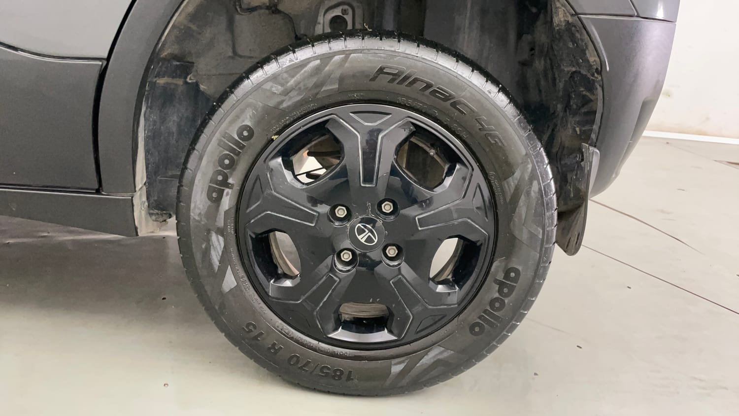 Used 2024 Tata Punch Accomplished MT Petrol Manual tyres LEFT REAR TYRE RIM VIEW