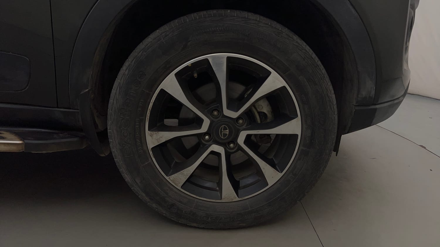 Used 2020 Tata Nexon XZ Plus (O) Dual Tone Petrol Manual tyres RIGHT FRONT TYRE RIM VIEW