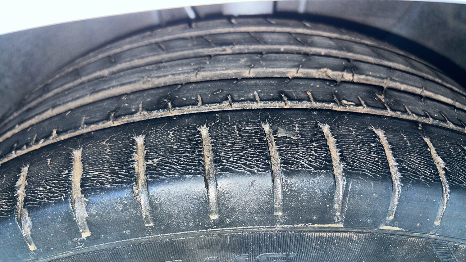 Used 2015 Hyundai Elite i20 Asta 1.2 Petrol Manual tyres RIGHT FRONT TYRE TREAD VIEW