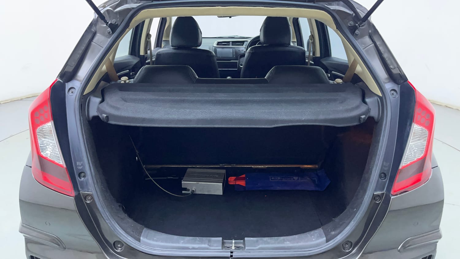 Used 2022 Honda Jazz ZX CVT Petrol Automatic interior DICKY INSIDE VIEW