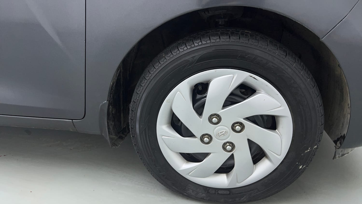 Used 2021 Hyundai Santro Sportz AMT Petrol Automatic tyres RIGHT FRONT TYRE RIM VIEW