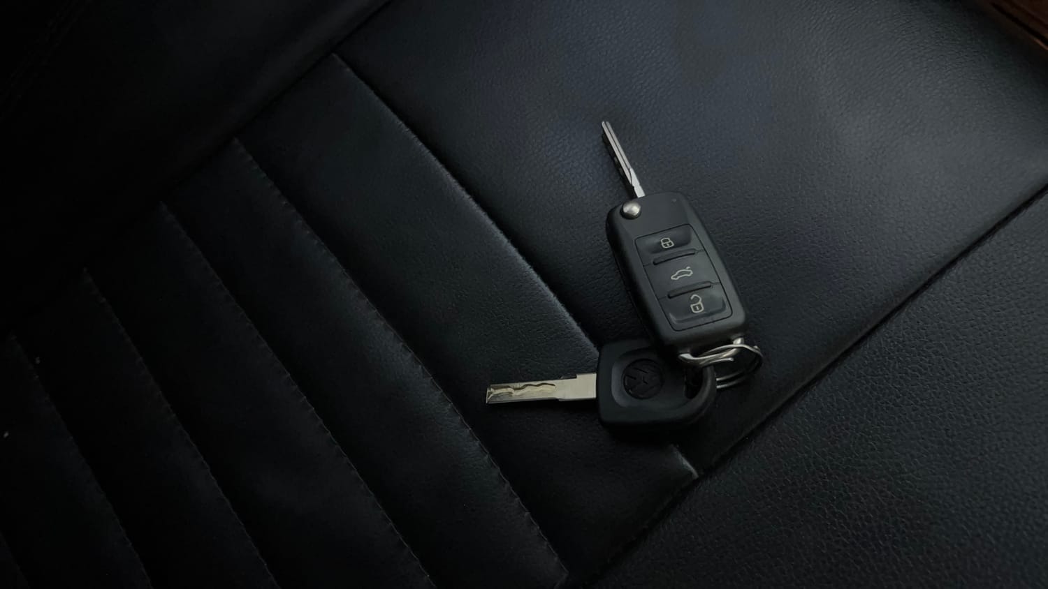 Used 2016 Volkswagen Polo Highline1.2L (P) Petrol Manual extra CAR KEY VIEW