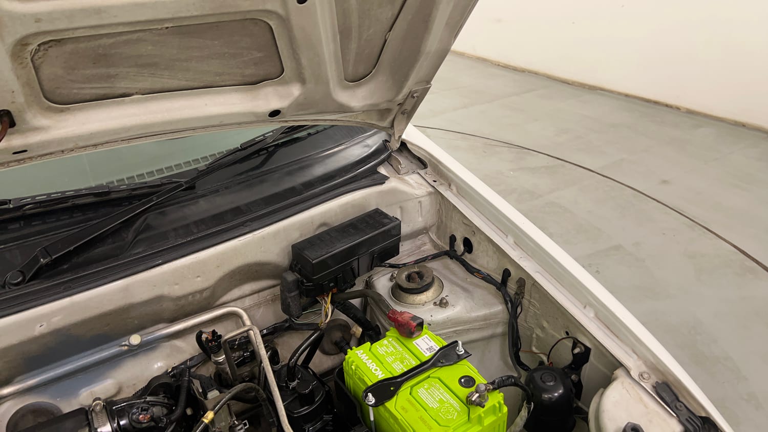 Used 2012 Maruti Suzuki Alto K10 VXi Petrol Manual engine ENGINE LEFT SIDE HINGE & APRON VIEW