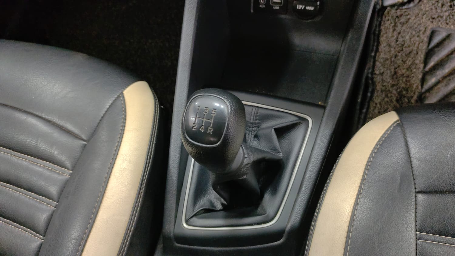 Used 2019 Hyundai Elite i20 Magna Plus 1.2 Petrol Manual interior GEAR  KNOB VIEW