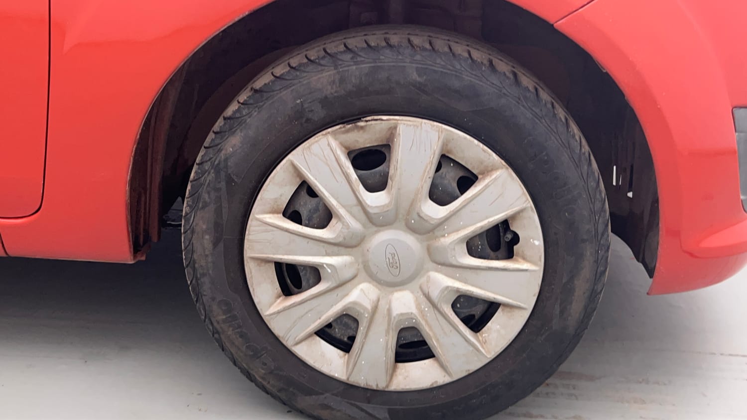 Used 2015 Ford Figo Duratec Petrol ZXI 1.2 Petrol Manual tyres RIGHT FRONT TYRE RIM VIEW