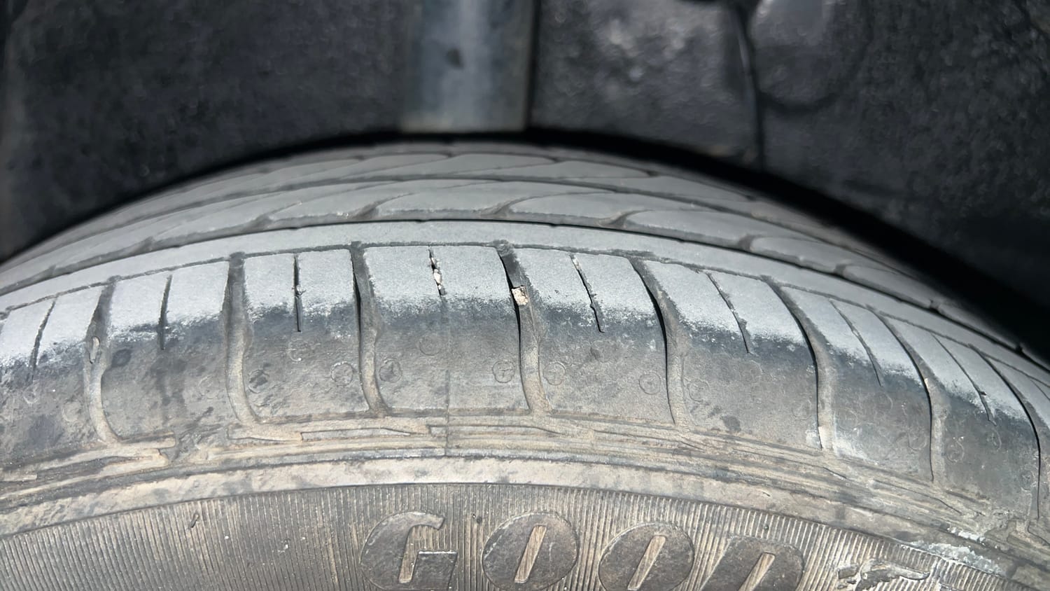 Used 2022 Hyundai Aura SX 1.2 Petrol Petrol Manual tyres RIGHT REAR TYRE TREAD VIEW