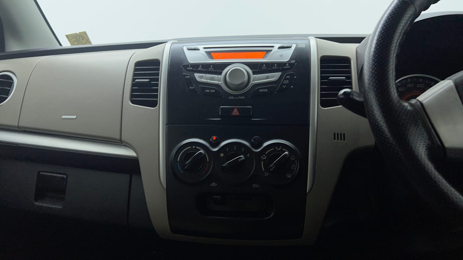 Used 2016 Maruti Suzuki Wagon R VXI Petrol Manual interior MUSIC SYSTEM & AC CONTROL VIEW