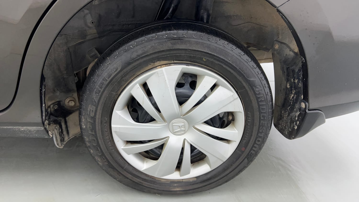 Used 2022 Honda Amaze S MT 1.2 Petrol Petrol Manual tyres LEFT REAR TYRE RIM VIEW