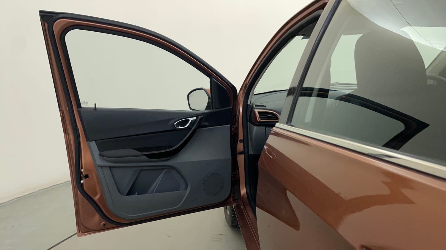 Used 2017 Tata Tigor Revotron XZ (O) Petrol Manual interior LEFT FRONT DOOR OPEN VIEW