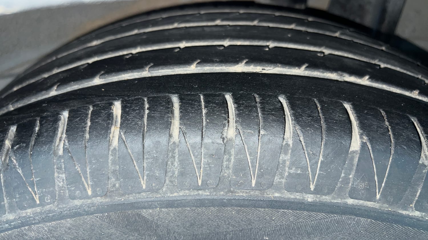 Used 2022 Kia Sonet GTX Plus 1.5 AT Diesel Automatic tyres LEFT REAR TYRE TREAD VIEW