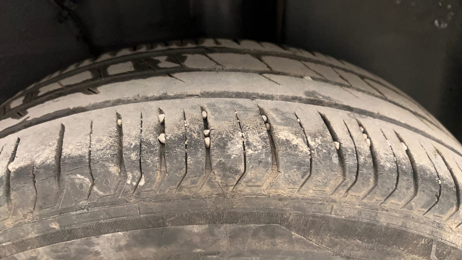 Used 2022 Tata Punch Adventure Rhythm Pack MT Petrol Manual tyres LEFT REAR TYRE TREAD VIEW