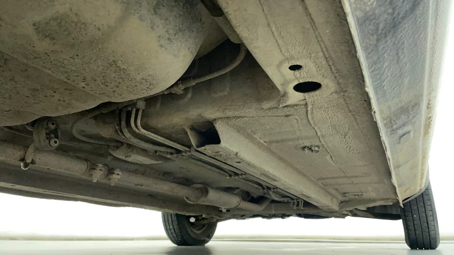 Used 2017 Renault Kwid 1.0 RXT Petrol Manual extra REAR RIGHT UNDERBODY VIEW