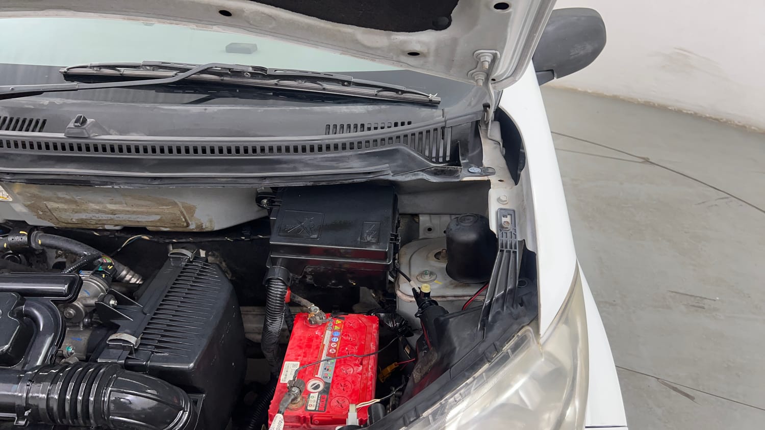 Used 2016 Datsun Redi-GO T (O) Petrol Manual engine ENGINE LEFT SIDE HINGE & APRON VIEW