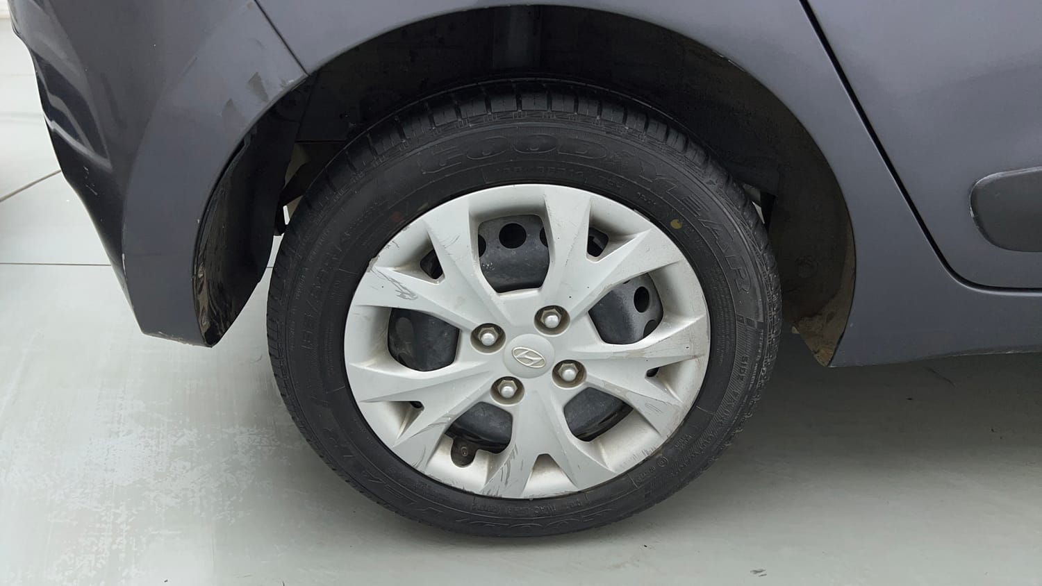 Used 2016 Hyundai Grand i10 Sportz 1.2 Kappa VTVT Petrol Manual tyres RIGHT REAR TYRE RIM VIEW