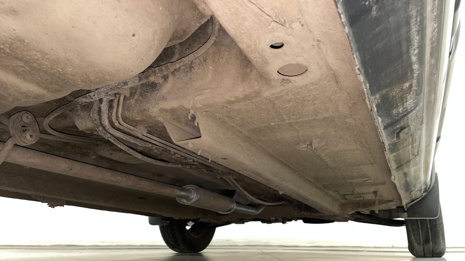 Used 2016 Renault Kwid RXT Petrol Manual extra REAR RIGHT UNDERBODY VIEW