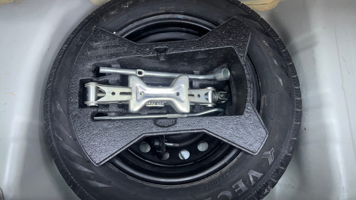 Used 2016 Maruti Suzuki Celerio VXi AMT Petrol Automatic tyres SPARE TYRE VIEW