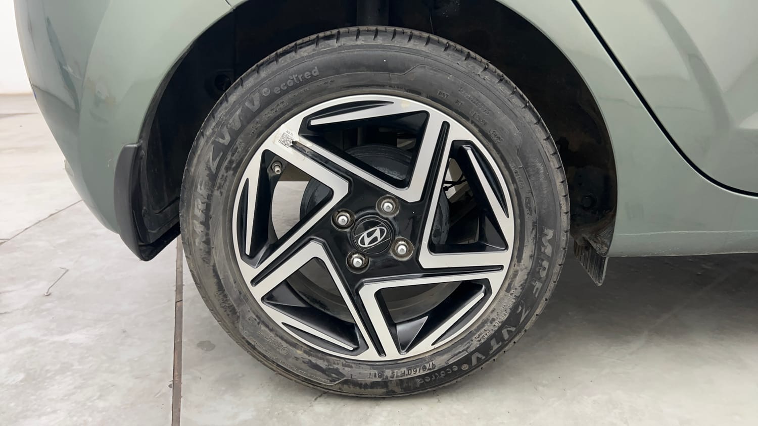 Used 2025 Hyundai Grand i10 Nios Asta 1.2 Kappa AMT Petrol Automatic tyres RIGHT REAR TYRE RIM VIEW
