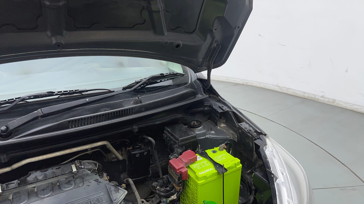 Used 2015 Maruti Suzuki Celerio VXi Petrol Manual engine ENGINE LEFT SIDE HINGE & APRON VIEW