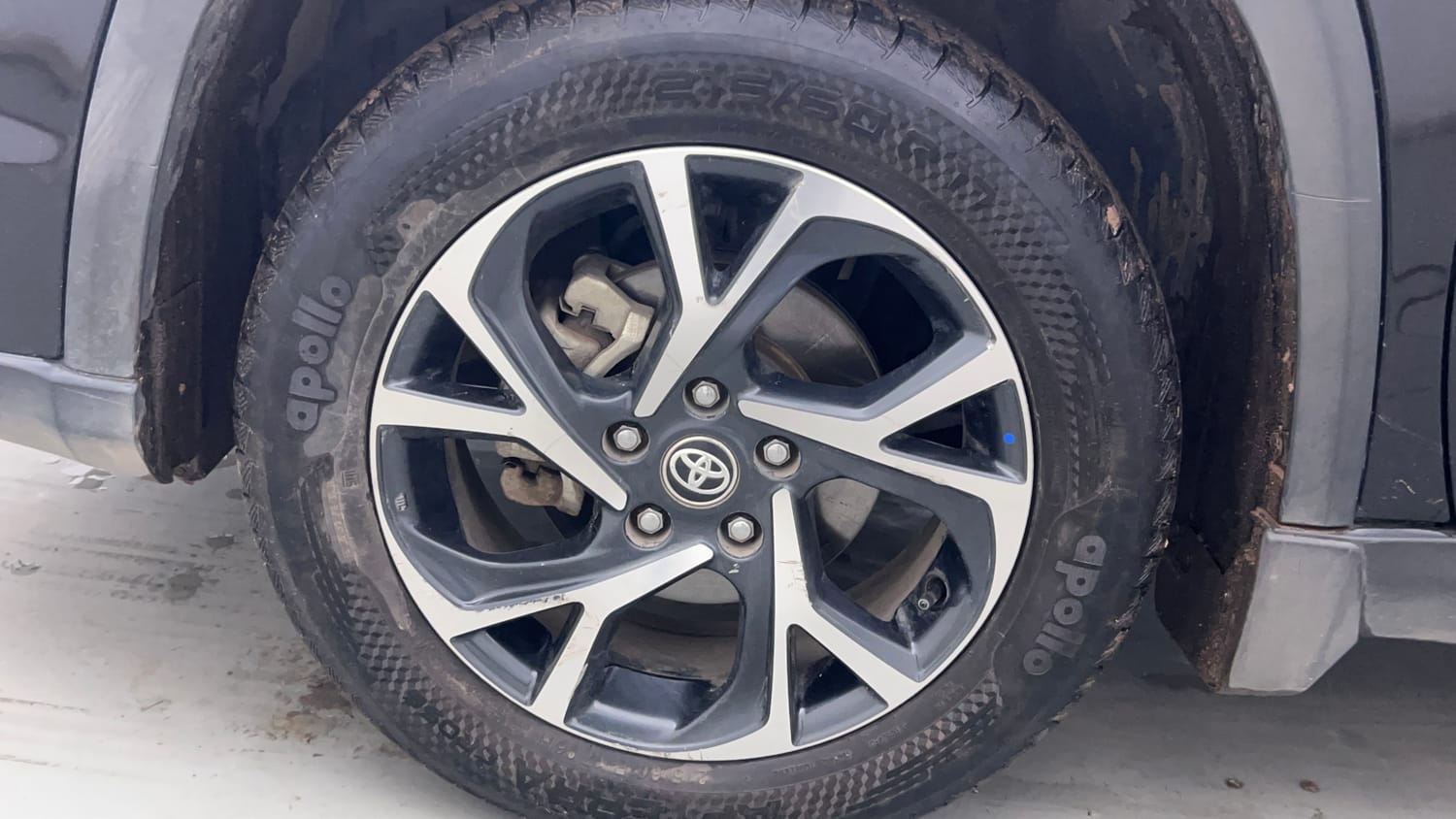 Used 2024 Toyota Urban Cruiser Hyryder G NeoDrive Petrol Manual tyres LEFT FRONT TYRE RIM VIEW
