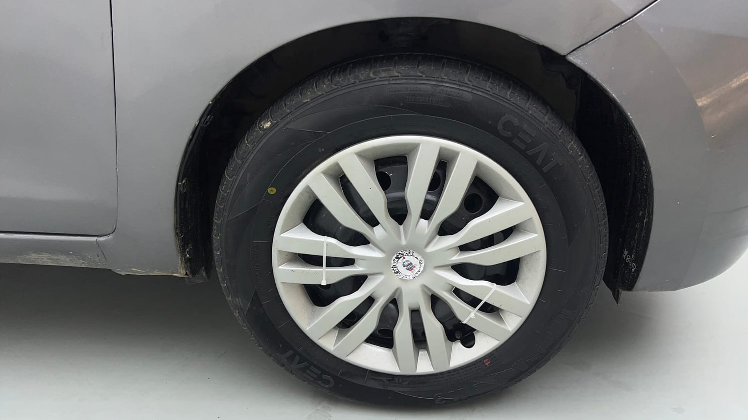 Used 2015 Maruti Suzuki Celerio VXi Petrol Manual tyres RIGHT FRONT TYRE RIM VIEW