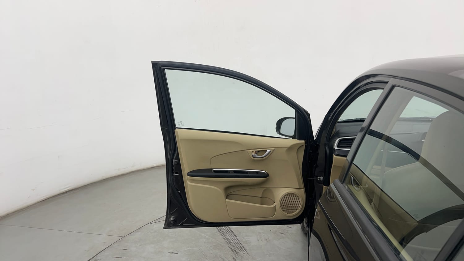 Used 2017 Honda Amaze 1.2 SX i-VTEC Petrol Manual interior LEFT FRONT DOOR OPEN VIEW
