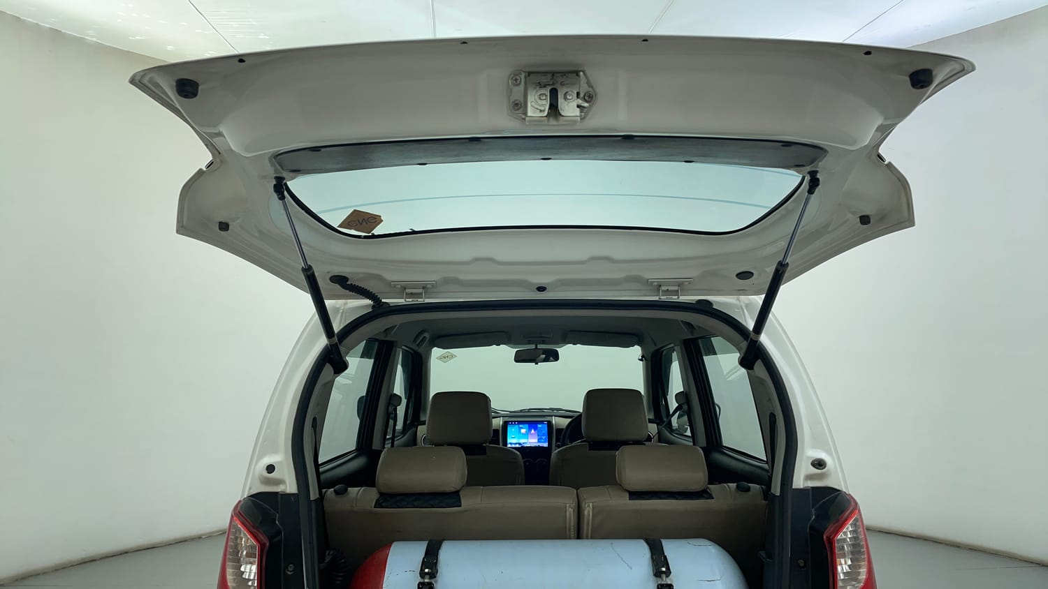 Used 2017 Maruti Suzuki Wagon R LXI CNG Cng Manual interior DICKY DOOR OPEN VIEW