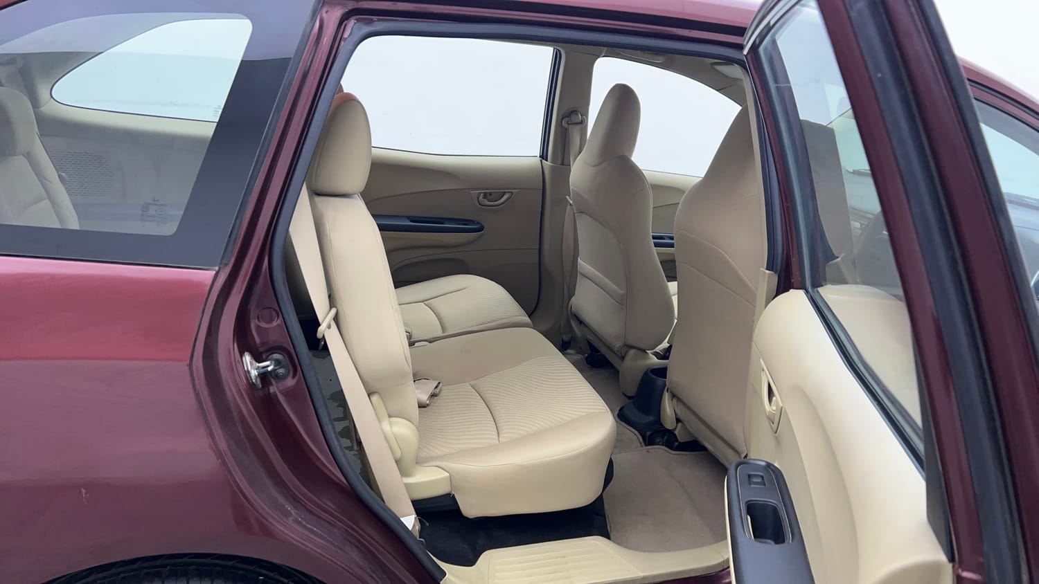 Used 2014 Honda Mobilio S Petrol Petrol Manual interior RIGHT SIDE REAR DOOR CABIN VIEW