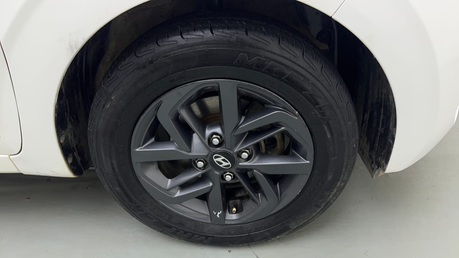 Used 2022 Hyundai Grand i10 Nios Sportz 1.2 Kappa VTVT CNG Cng Manual tyres RIGHT FRONT TYRE RIM VIEW