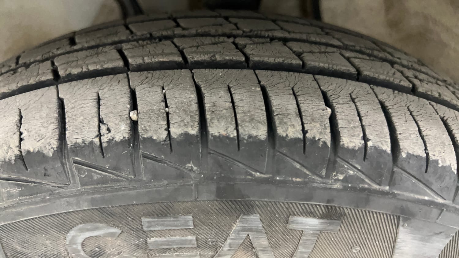 Used 2022 Maruti Suzuki Alto 800 LXi (O) Petrol Manual tyres LEFT FRONT TYRE TREAD VIEW