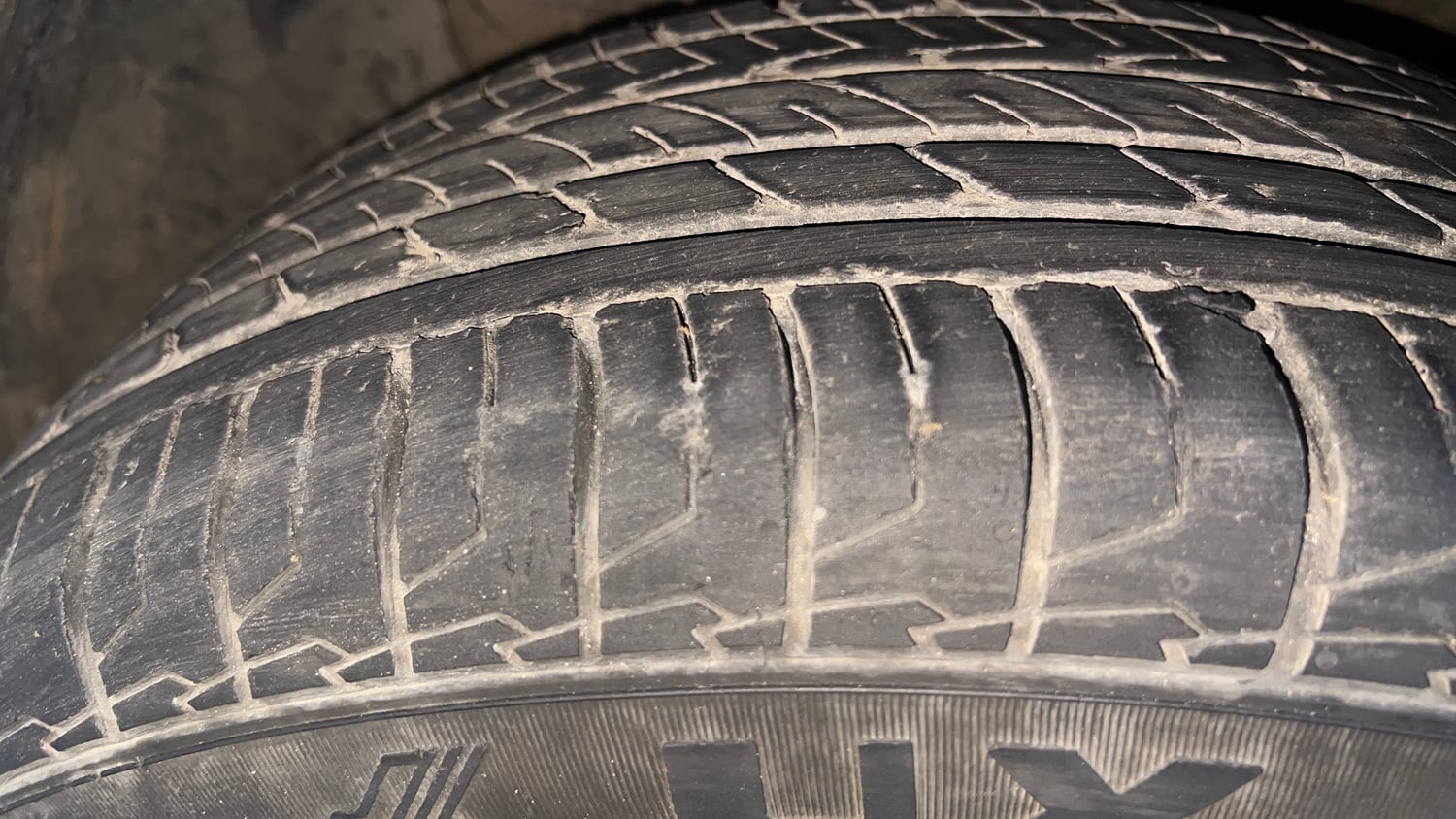 Used 2024 Hyundai Creta 1.5 MPi Petrol MT SX Petrol Manual tyres LEFT FRONT TYRE TREAD VIEW