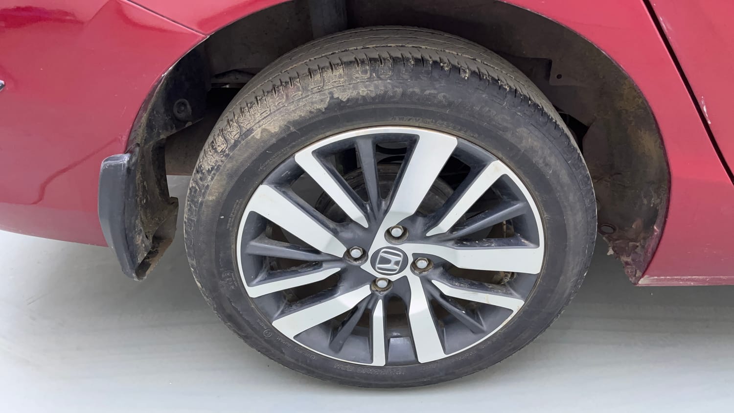 Used 2022 Honda City ZX CVT Petrol Petrol Automatic tyres RIGHT REAR TYRE RIM VIEW