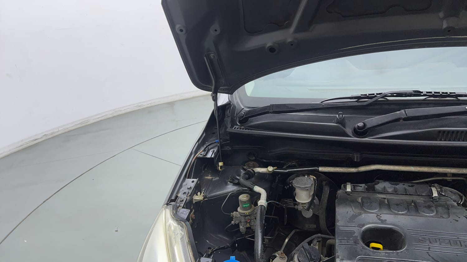Used 2015 Maruti Suzuki Celerio VXi Petrol Manual engine ENGINE RIGHT SIDE HINGE & APRON VIEW